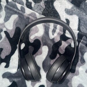 Wireless Black Headphones